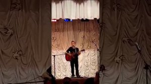 песня учителям! классно спел под гитару.