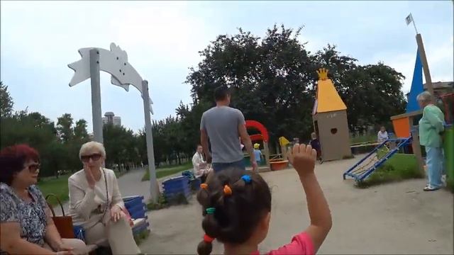 Играем на детской площадке, занимаемся спортом! смотреть онлайн