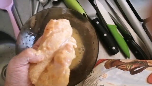 Как правильно жарить отбивные, сначала в муку или яйцо? смотреть онлайн