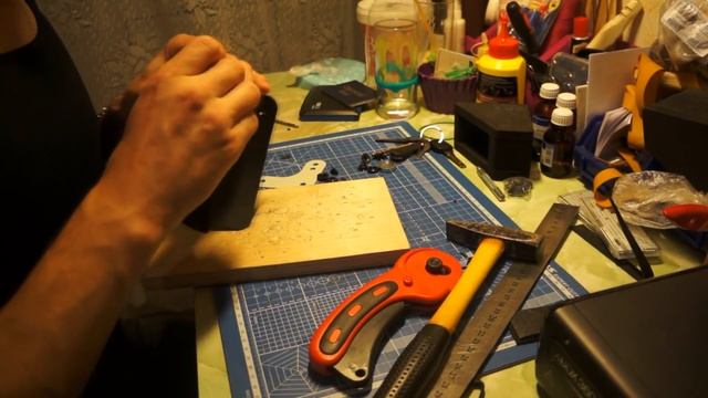 Делаем ключницу из кожи. homemade leather keychain смотреть онлайн