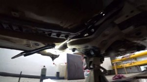 Снятие и установка переднего левого рычага Toyota carina
