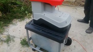 Измельчитель веток STERWINS.