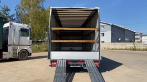 Прицеп трёхосный с трапами для перевозки спецтехники легковой / прицеп эвакуатор автовоз НЗСА 18390