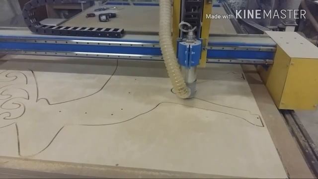 Фрезерная резка оленя из фанеры.