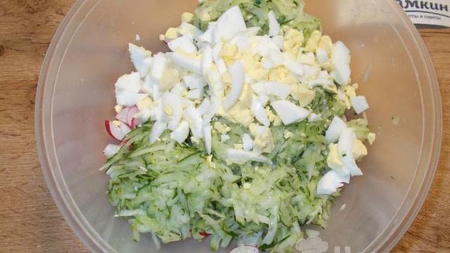 Окрошка с вареной курицей на сыворотке