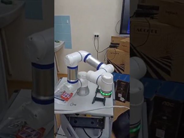 VNC Робота Elite Robots позволяет сделать пульт из телефона и даже интерактивной доски