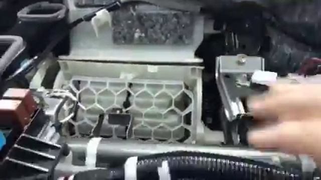 Снятие торпеды, подготовка к обклейке шумоизоляцией самой панели и проводки смотреть онлайн