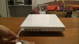 2.4GHz White MacBook Review (2 Weeks).mp4