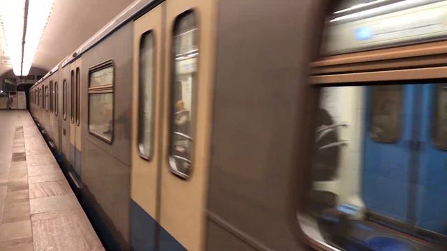 81-760/761 Ока На станции Серпуховская смотреть онлайн