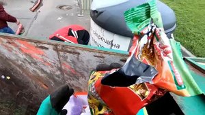 Как я зарабатываю лазая по мусоркам Питера ? Dumpster Diving RUSSIA #11