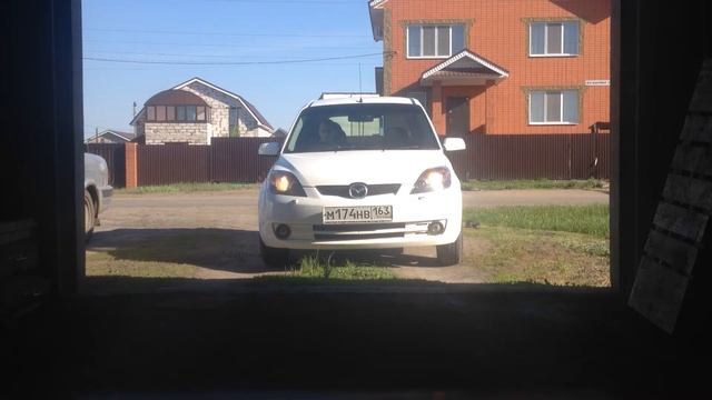 Раздельное "моргание" дальнего и ближнего света на Demio 2006 смотреть онлайн