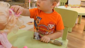 Занятие в яслях. Ткани. Частный детский сад "Развитие".