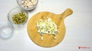 Салат «Ольга» — очень вкусный праздничный салат с куриным филе и сухариками