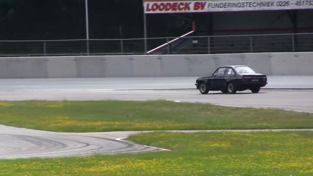 Ford escort RS2000 mk2 X-PACK vs. Ford Escort rs2000 van het rs2000magazijn race смотреть онлайн