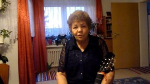 басня Крылова      -Попрыгунья стрекоза.-- исполняет   Флора