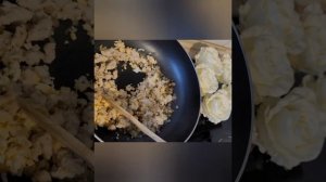 Фаршированные грибы с яйцом и сыром и зеленью.Запечённые в духовке.Вкусный и быстрый рецепт!