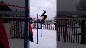 10 лёгких трюков на турнике для начинающих
