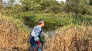 Смотрел как ловят кастинговой сетью