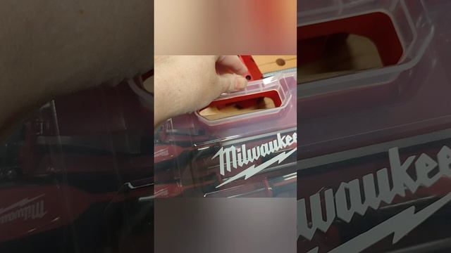 Набор отверток магнитных 12 шт с трехгранной рукояткой в кейсе MILWAUKEE 4932472003