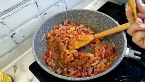 Шампиньоны с овощами+ мясо в сметанном соусе. Быстрый обед.
