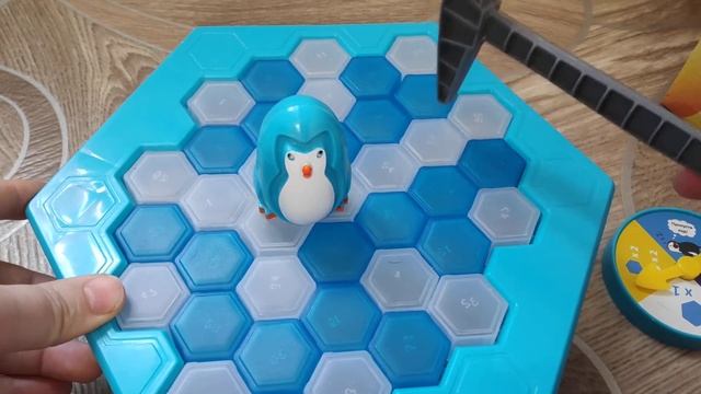 Пингвины на льдине. Игра из фикс прайса смотреть онлайн