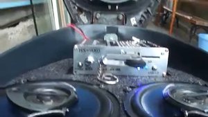 Хорошая акустика с басом на скутере.