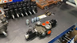 Электрораспределитель Z80 12В и 24В постоянного тока. Как переключить электрораспределитель вручную