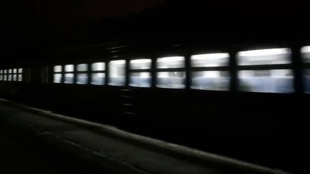 Футаж Ночь, станция, проходящий поезд