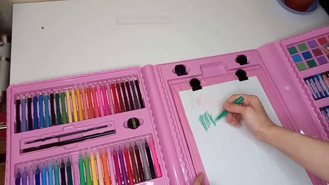 Видео обзор набора для детского творчества в чемодане из 208 предметов смотреть онлайн