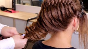 Прическа на средние волосы. Коса на гофре