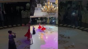 Узбекский танец «Санамгинам» певица Узукжамол. Ансамбль Санам.