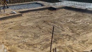 Подготовка основания под бетонную подушку. Поэтапная засыпка и Трамбовка.