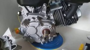 Двигатель Weima wm190 f-l бензиновый, мощностью 16 л.с., с понижающим редуктором.