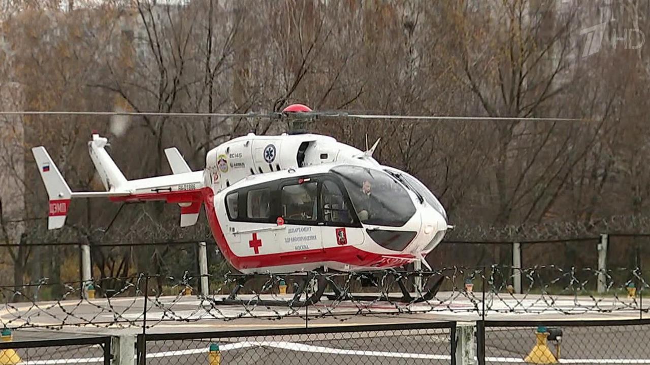 В Москве выжившая после падения из окна девочка встретилась со своим спасителем