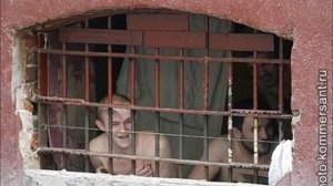 Как в хату входят на зоне