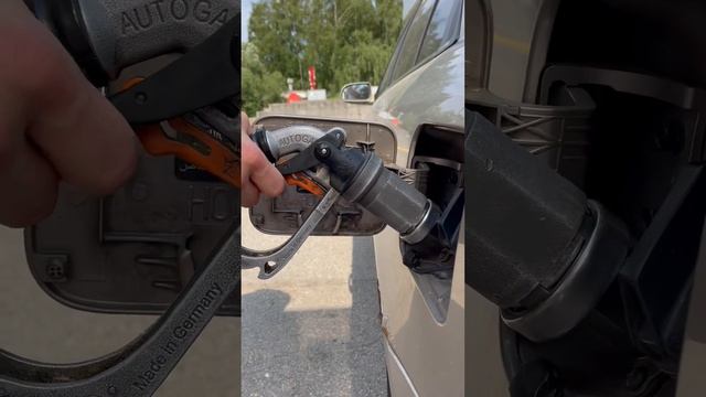 Как заправить машину газом.