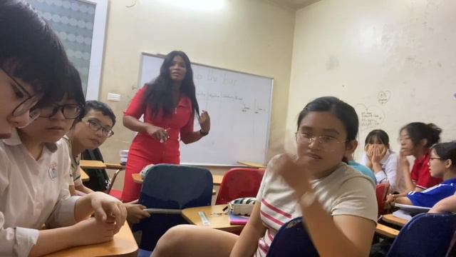 ESL Activities for teenage classes... (Teaching English Abroad) /Denora Robertson)