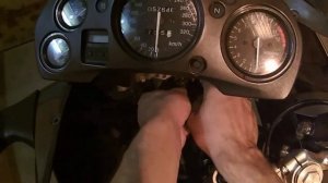 HONDA CBR1100XX замена сгоревшей лампы ближнего света
