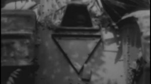 Танки Mark VIII проламываются сквозь дома