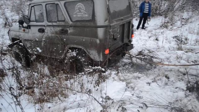 УАЗ спасает Ниву смотреть онлайн