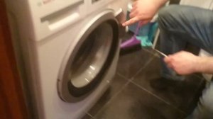 как открыть дверь на стиральной машинке