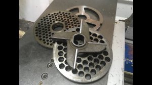 Как поправить нож пром.  мясорубки на токарном.  4K