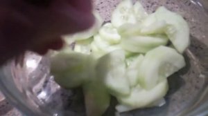 Готовим салат! С жареной форелью!