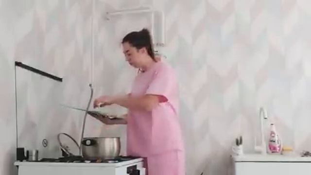 ВЛОГ: Почему хорошо в деревне / Выкопала лук / Будни смотреть онлайн