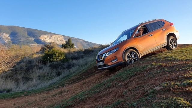 TOYOTA RAV 4 HÍBRIDO 222 CV VS NISSAN X-TRAIL 177CV TDI/OFFROAD смотреть онлайн