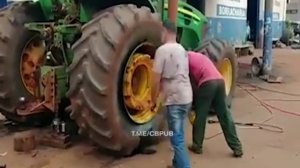 Непростой способ накачать колесо трактора