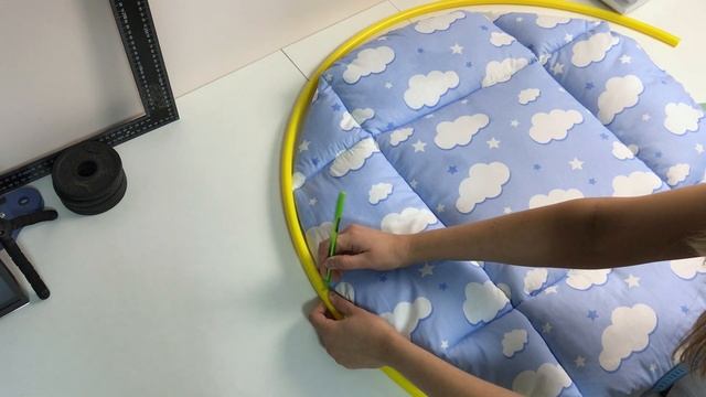 СДЕЛАЛА ЭТО ИЗ ОСТАТКОВ ТКАНИ И ХУЛАХУПА! Развивающий манеж коврик для новорожденного своими руками смотреть онлайн