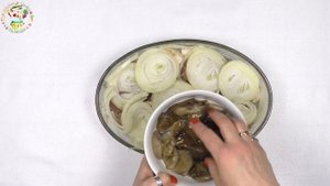 Свиной стейк с грибами под сырной корочкой