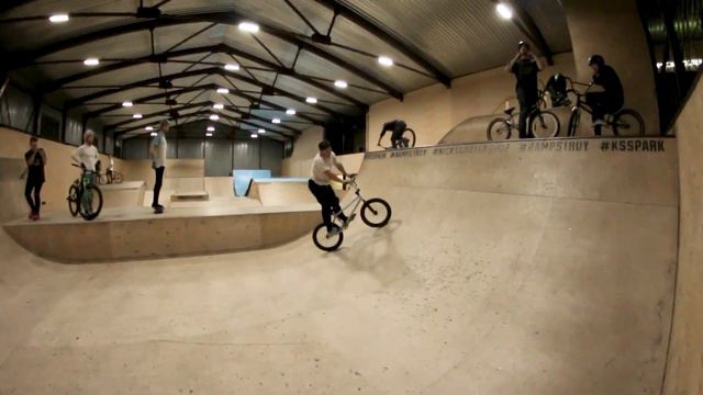 НОЧЬ В KSSPARK смотреть онлайн