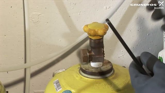 How to change chlorine gas cylinder on Grundfos Vaccuperm смотреть онлайн